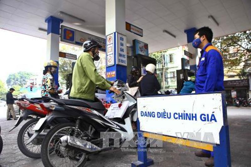 Petrol prices increase to nearly 30,000 VND per litre